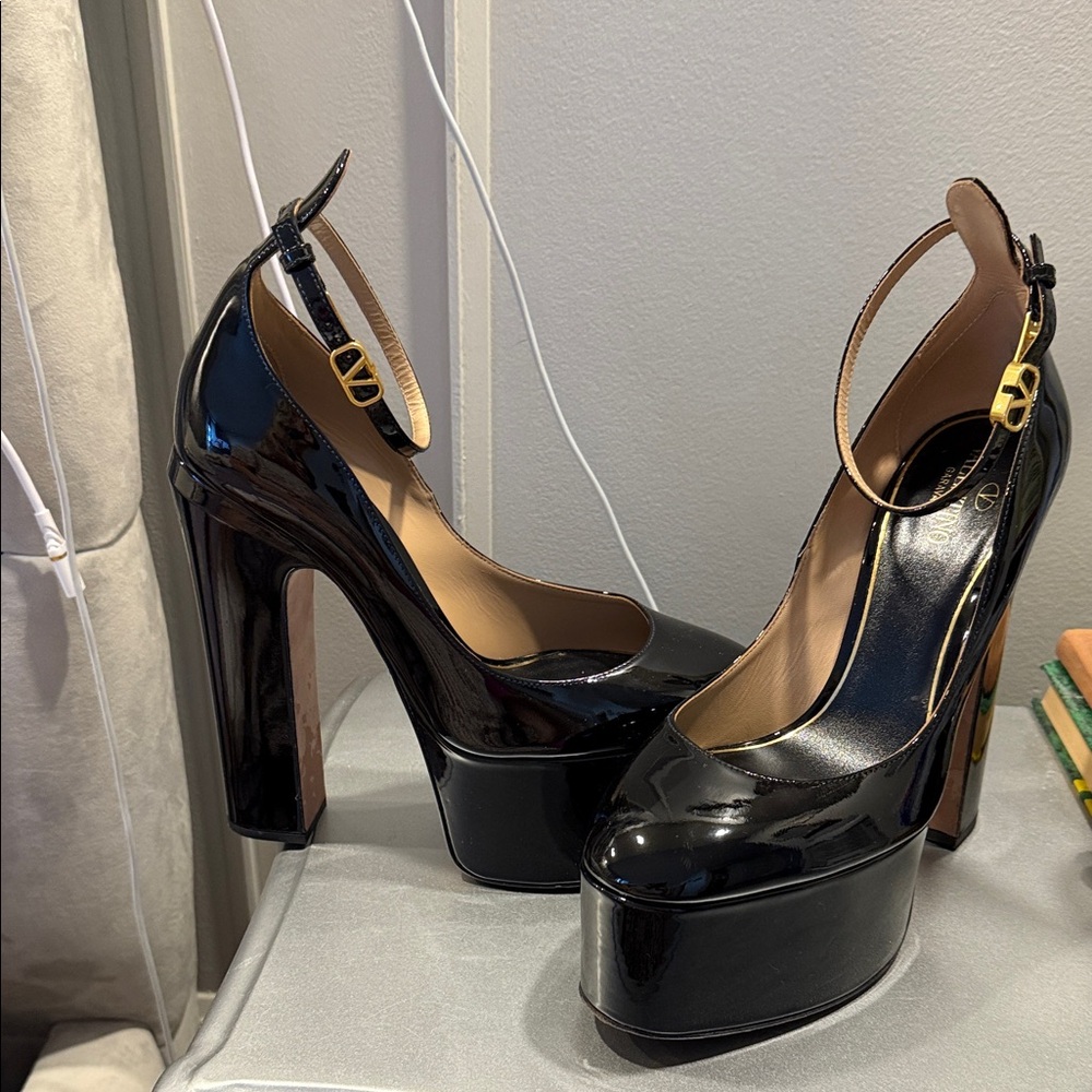 Valentino Glossy Black Platform Pumps Designer Logo Sz 9 worn once